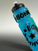 Borraccia Sport 750 ml con Tappo Beccuccio - BONESWIMMER Azzurra Trasparente Logo Nero vista 2 — borraccia sport